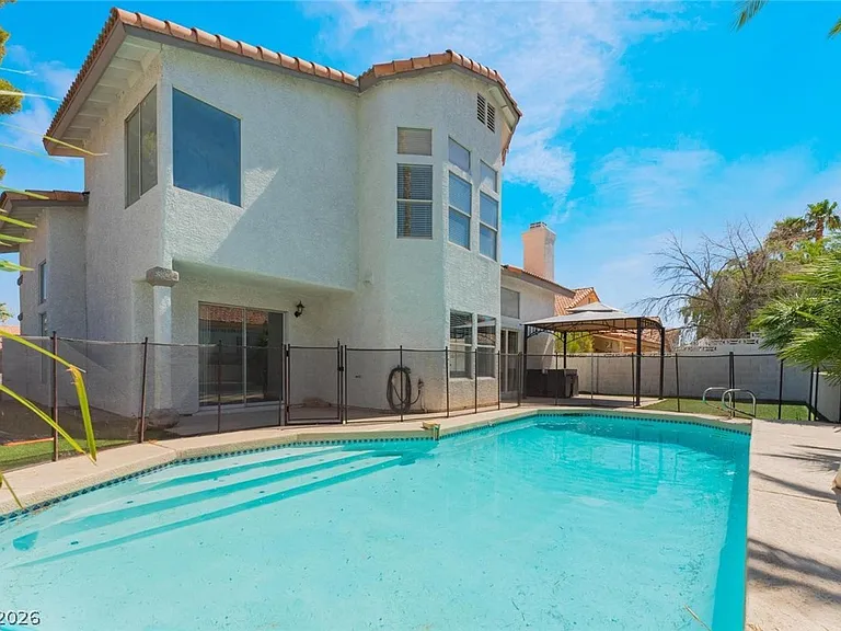 8429 Honeywood Cir — Photo 31