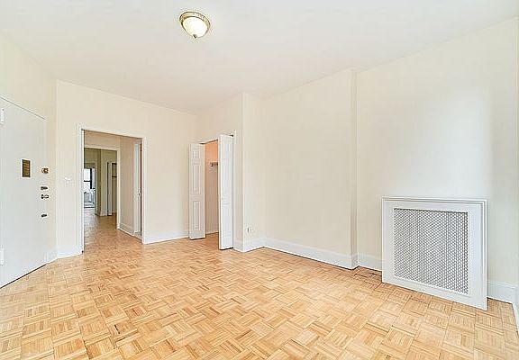 3rd image of 1631 2nd Ave APT 2S