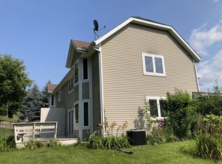 1400 Sunnydale Cir, West Bend, WI 53090