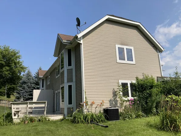 1400 Sunnydale CIRCLE, West Bend, WI 53090
