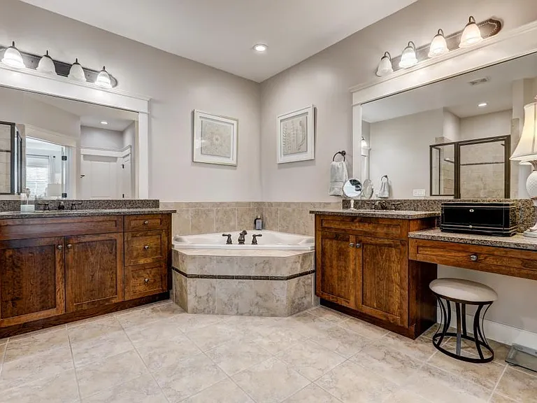2114 W Village Xing SE — Photo 18