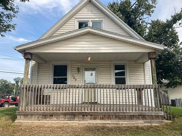107 Bowling St SW — Photo 1