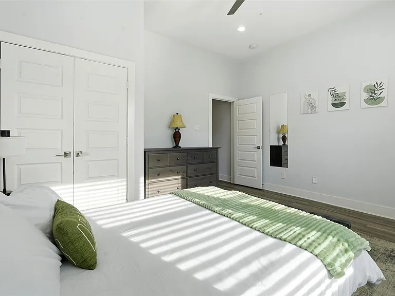 2620 Delafield St #B — Photo 15