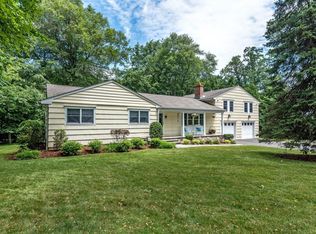 20 Ravenwood Rd, Norwalk, CT 06850