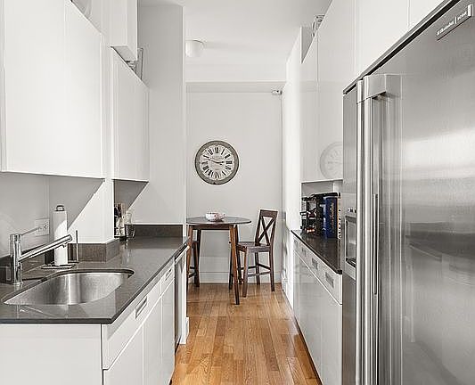 5th image of 99 John St APT 1901