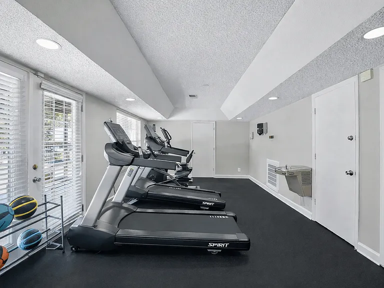 Maplewood Pointe — Photo 10