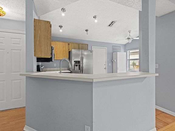 3rd image of 12808 Dunhill Dr