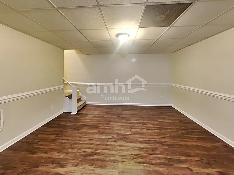 1509 Locomotive Dr NE — Photo 6