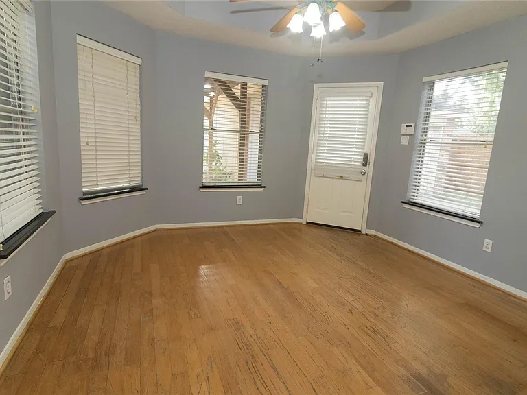 310 Cheddington Dr — Photo 11