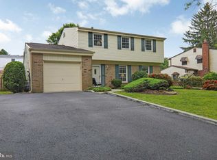 5814 Neshaminy Valley Dr, Bensalem, PA 19020