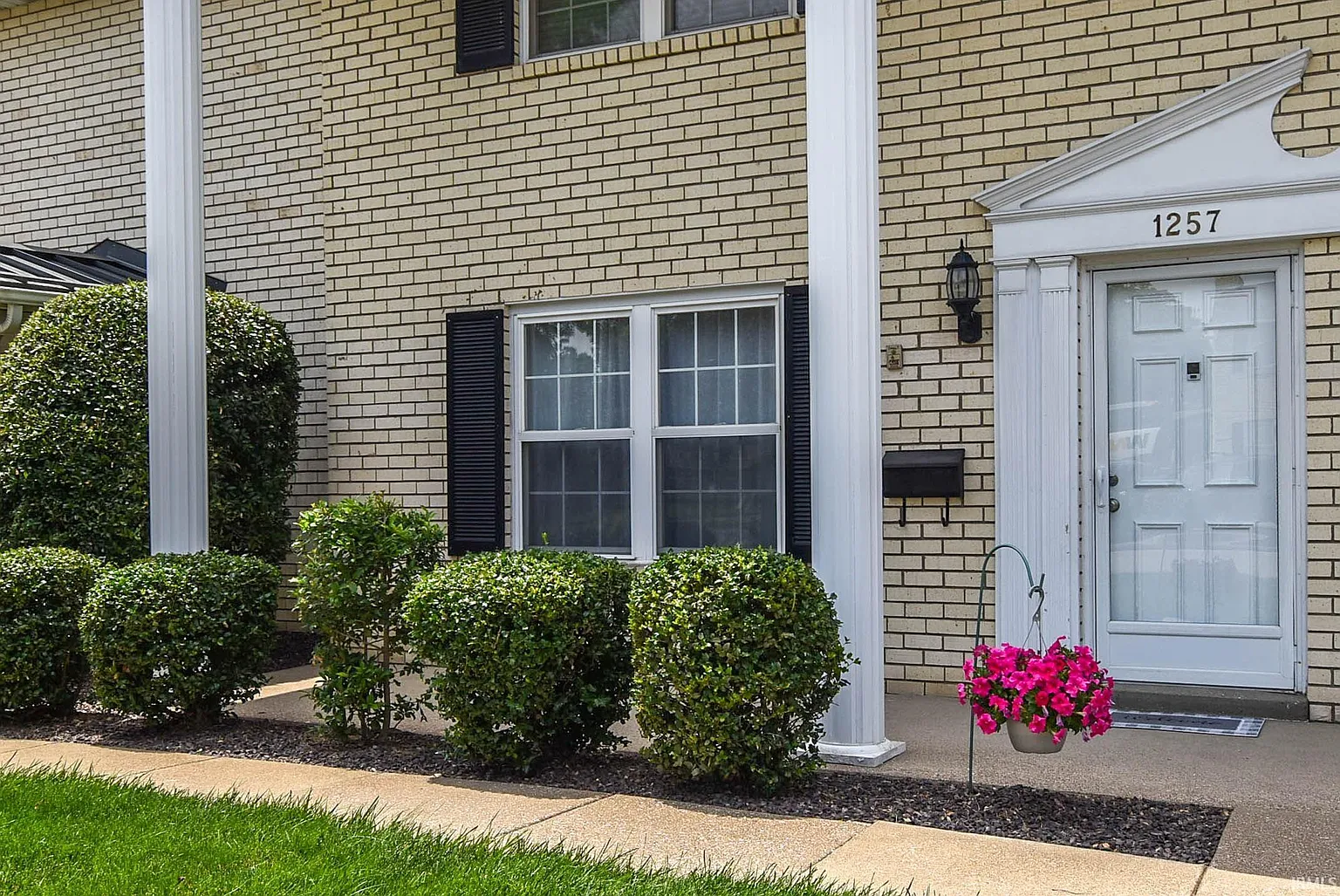 1257 Burdette Ave photo 1