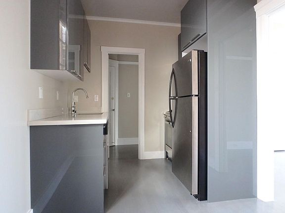 3rd image of 636 33rd Ave APT 5