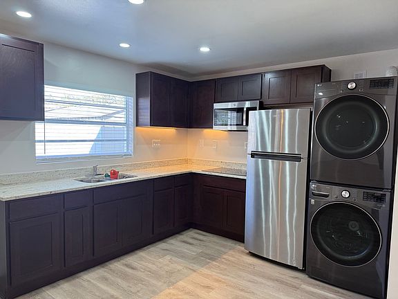 5th image of 705 W River Heights Ave