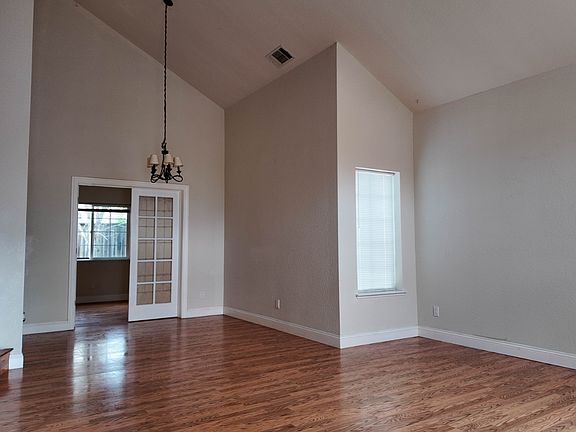 3rd image of 738 Deerfield Dr