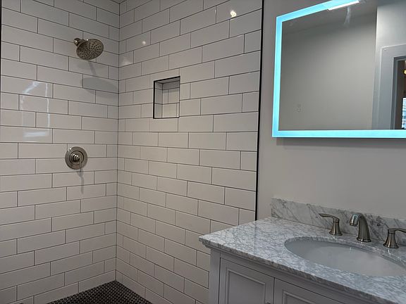 5th image of 2028 W Pacific Ave #3