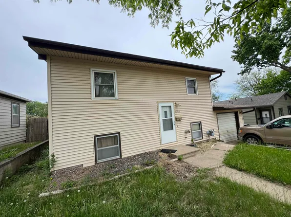 1304 Burleigh St, Yankton, SD 57078
