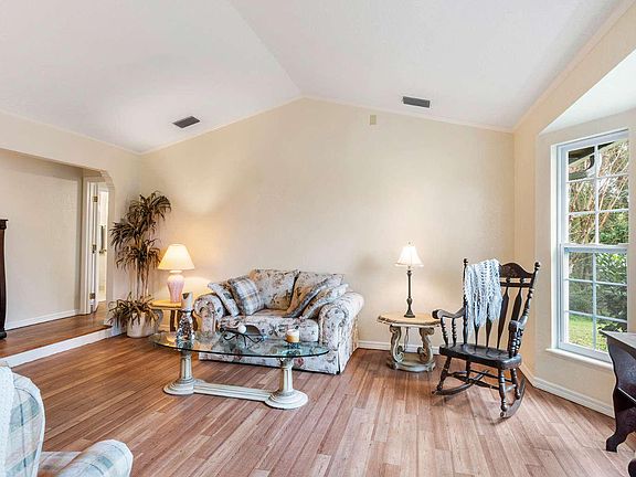 5th image of 614 NW Harris Lake Dr