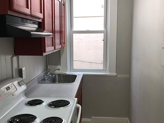 3rd image of 1112 Caroline St #1A