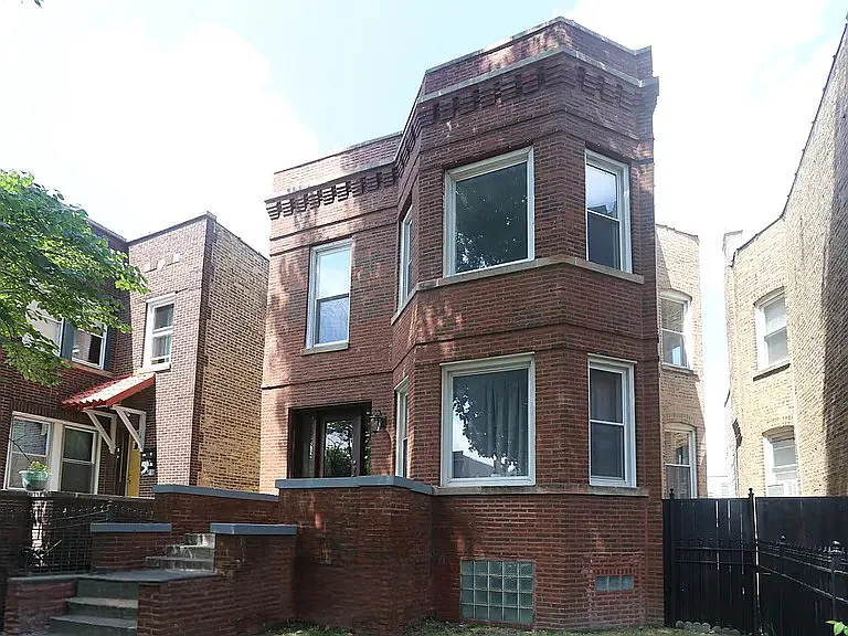 3 bed, 1200 sqft, $2,400 — Photo 1