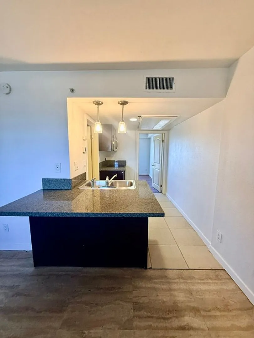 Lovely 1 bedroom overlooking San Diego bay — Photo 4