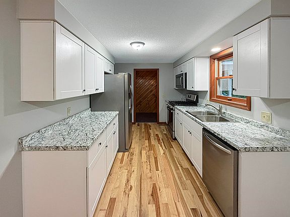 4th image of 192 East Cobble Hill Road