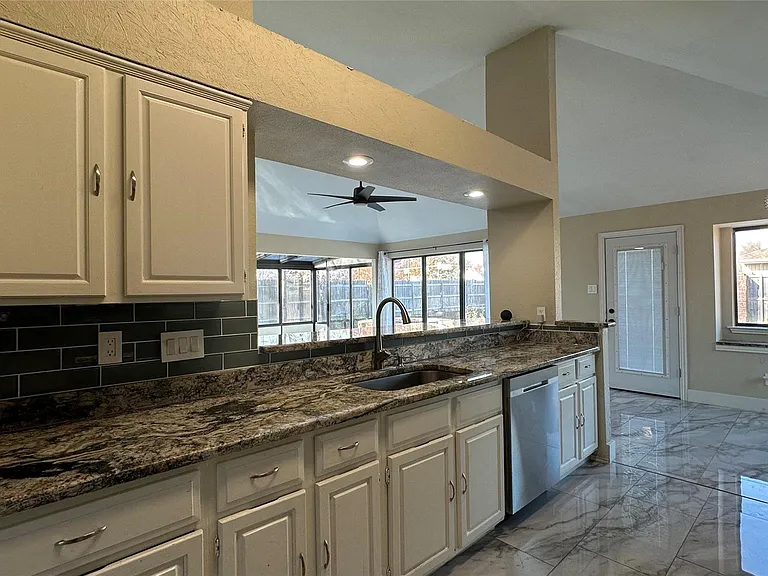 3925 Capricorn Ct — Photo 14