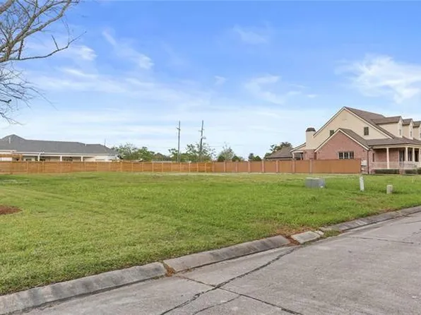 Commerce St, Gretna, LA 70056
