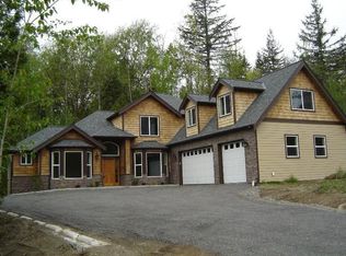 9545 Hazelnut Ln, Blaine, WA 98230