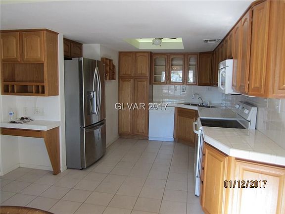 5th image of 5620 N Torrey Pines Dr