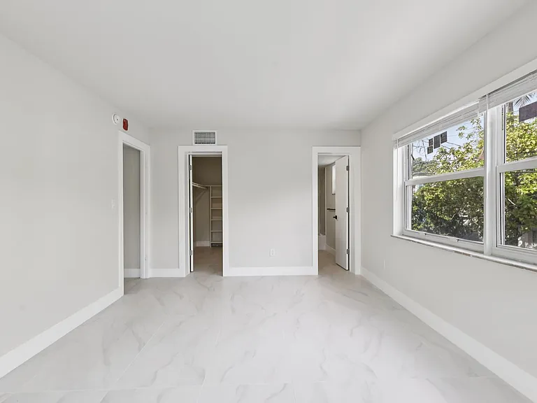 The Oaks Apartments — Photo 48