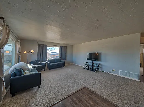 10 Dogwood Rd — Photo 4