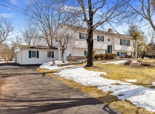 6 Lindstrom Dr, Hillsborough, NJ 08844