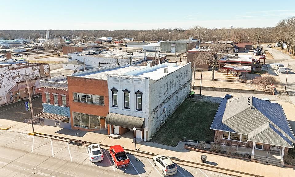 1st image of 117 N Main St