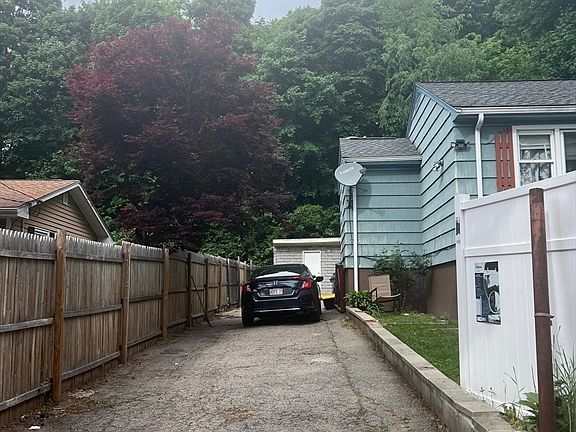 3rd image of 42 Warren Ave