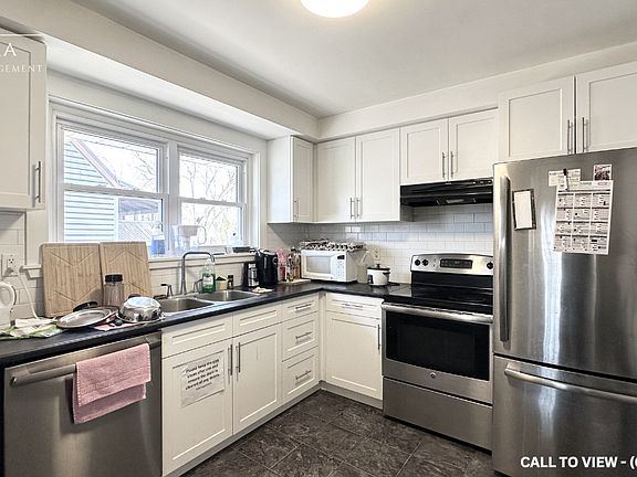 2nd image of 760 Fleet St #1