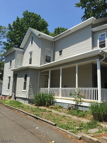 2nd image of 700 E 24th St