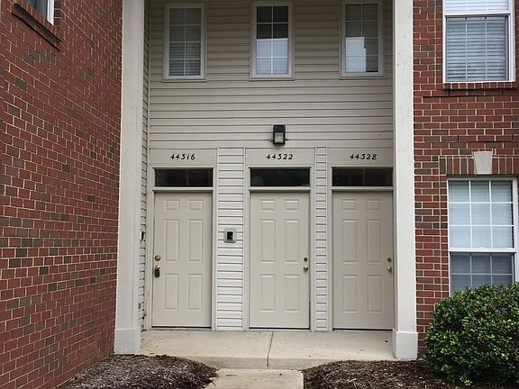 2nd image of 44316 Lakepointe Dr