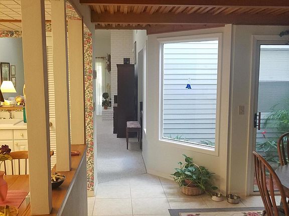 4th image of 933 Meadow View Dr APT C