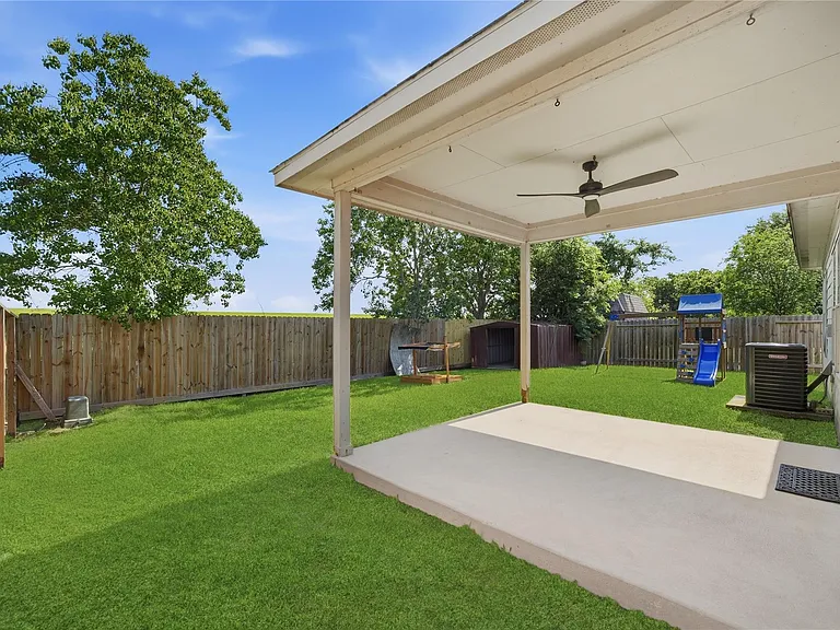 1707 N Highlands Xing — Photo 37