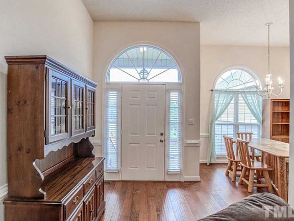 3rd image of 102 Broad Oak Pl
