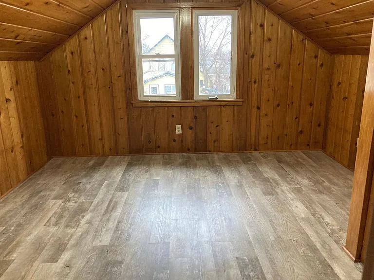 727 Washington Memorial Dr — Photo 5