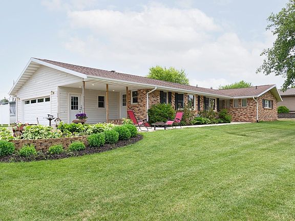 3rd image of 206 Oak Park Cir