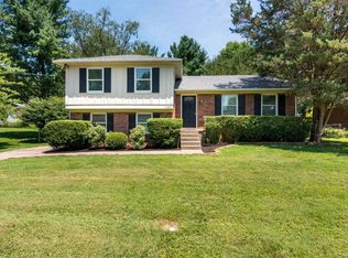 1031 Club Dr, Goshen, KY 40026