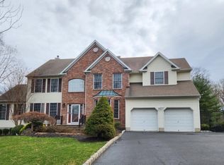 3 Spruce Hollow Rd, Green Brook, NJ 08812