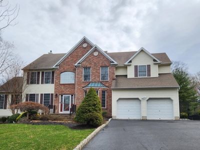 3 Spruce Hollow Rd, Green Brook, NJ, 08812