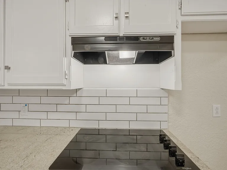 1622 Brown Trl — Photo 4