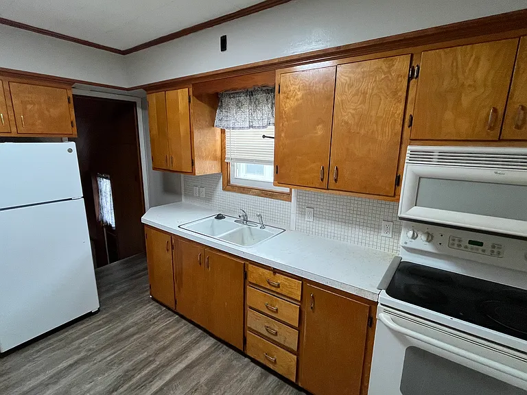 576 Bronx Dr — Photo 9
