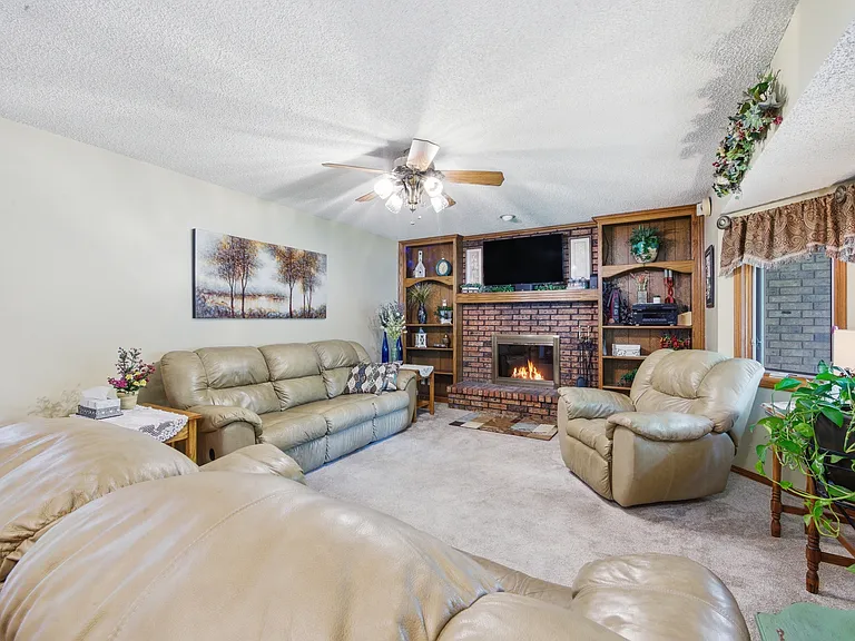 1715 N Stony Point — Photo 5