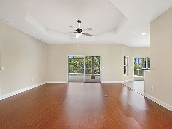 3rd image of 8 Laurel Dr