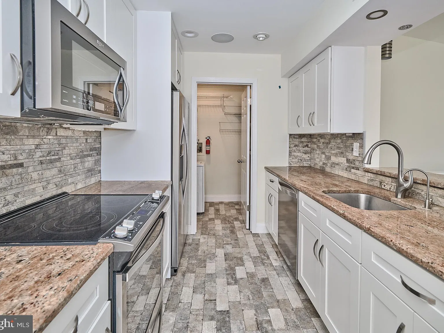 2 bed, 2.0 bath, $3,000 — Photo 4